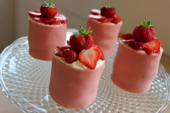 Little strawberry and marzipan cakes